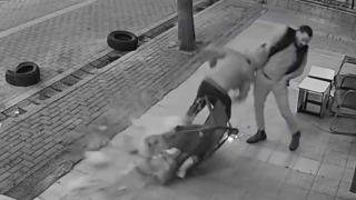 Yukarı çekilen sepet vatandaşın üzerine düştü