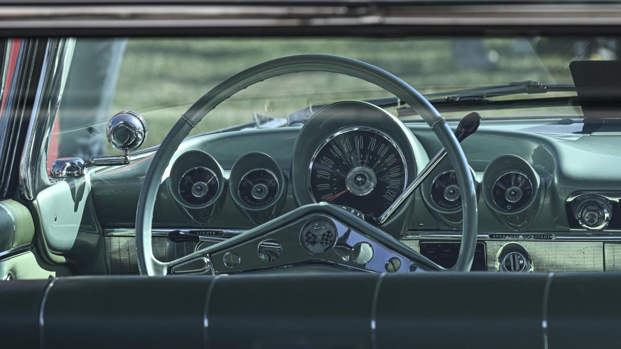 Kovboy kıyafeti ile festivalde dikkati çekti