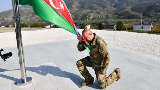 Aliyev, Hankendi ve Hocalı'da Azerbaycan bayrağını göndere çekti