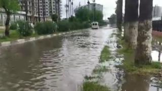 Hatay'da sağanak sonrası yollar göle döndü
