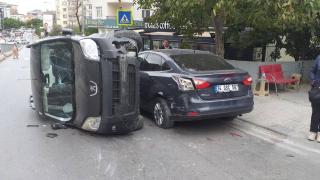 Maltepe'de otomobil devrildi: O anlar kamerada