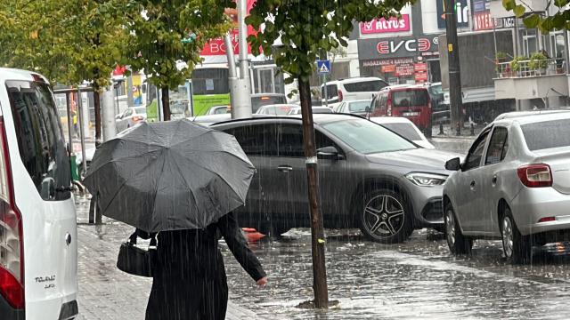 10 il için 'sarı' meteorolojik uyarı: Kuvvetli sağanak, sel ve su baskını riski