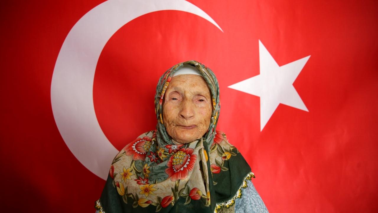 Ayşe Bayrak