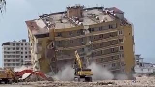 9 katlı bina halatla çekilerek yıkıldı: O anlar kamerada