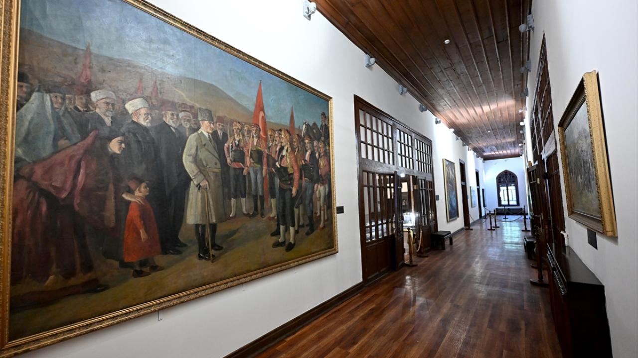 Atatürk`ün "Nutuk" eserini okuduğu İkinci TBMM binası