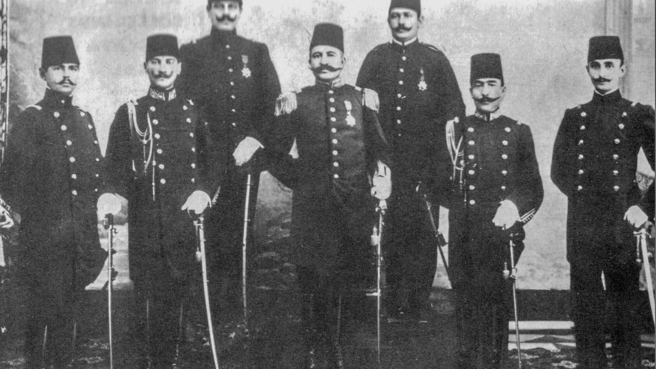 Mustafa Kemal`in mezun olduğu gün kılıç kuşanması
