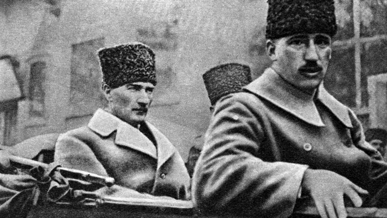 Mustafa Kemal, 1. İnönü Savaşından sonra Eskişehir`den Garp Cephesi Karargahı`na giderken 