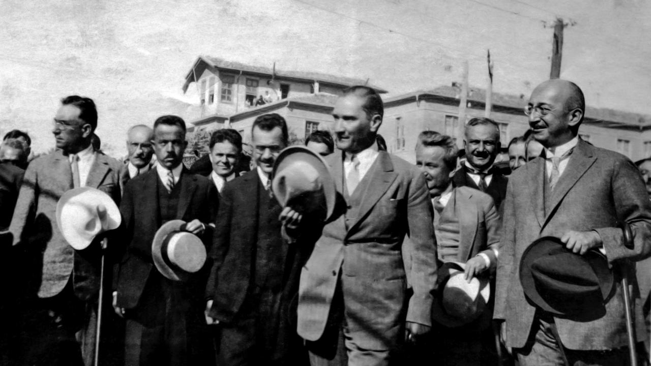 Mustafa Kemal Atatürk Ulus Meydanı`nda
