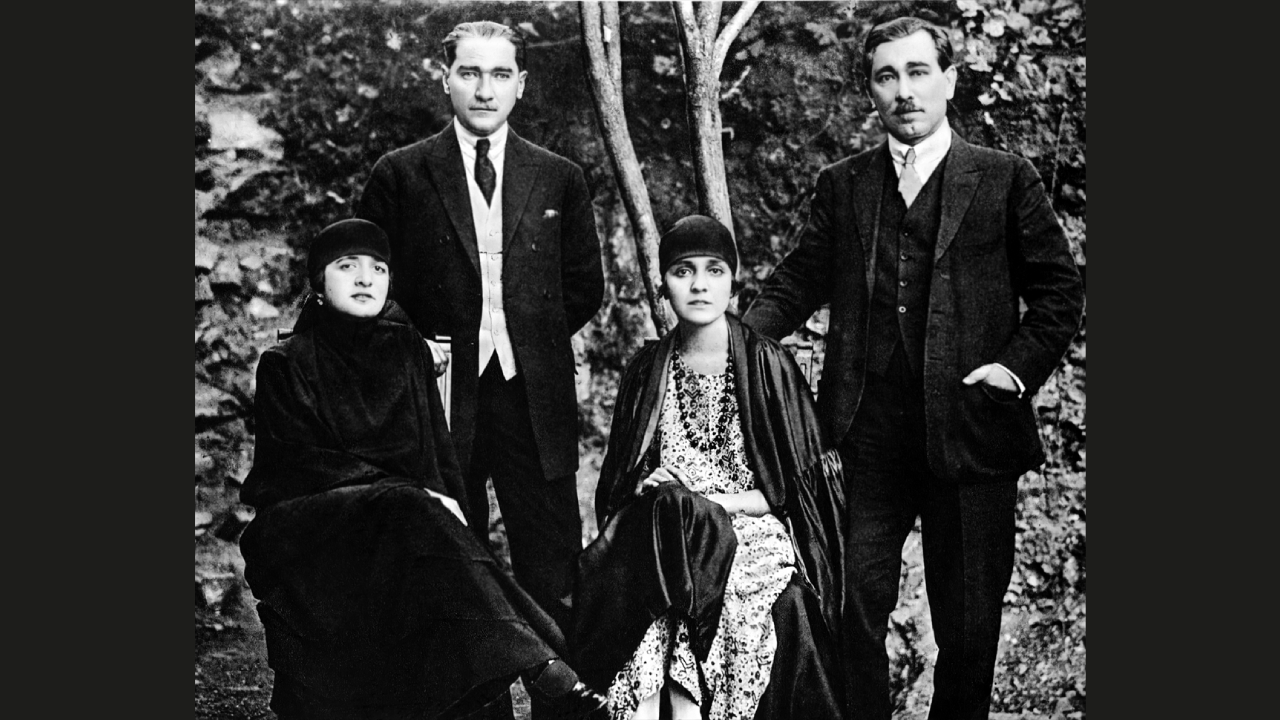 Mustafa Kemal Atatürk ve Fethi Okyar eşleri ile