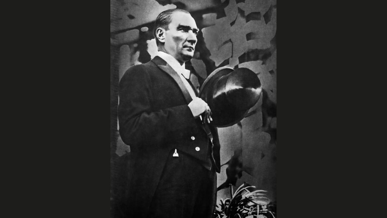 Mustafa Kemal Atatürk Cumhuriyet Bayramı Kutlamalarına katıldı