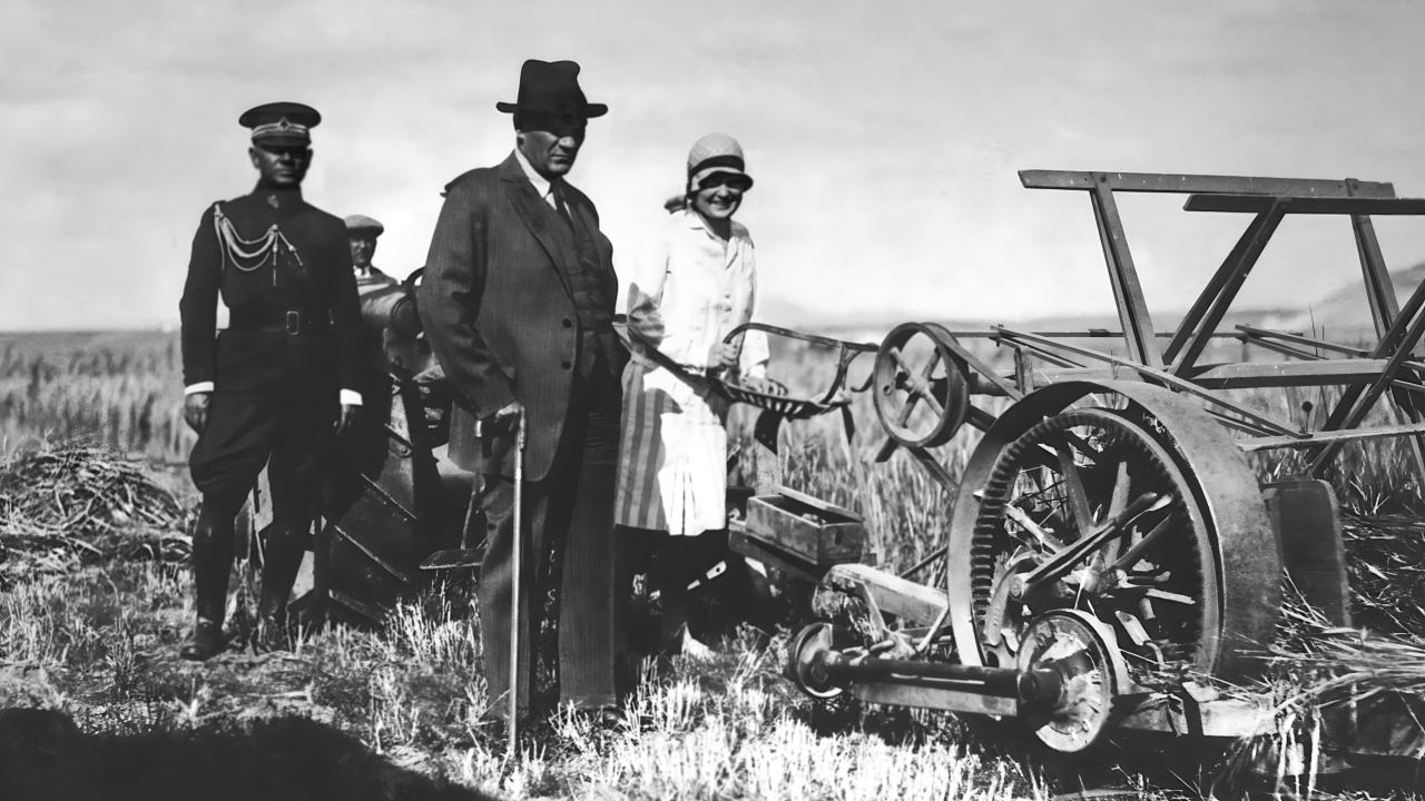 Cumhurbaşkanı Atatürk hasat zamanı Orman Çiftliği`nde