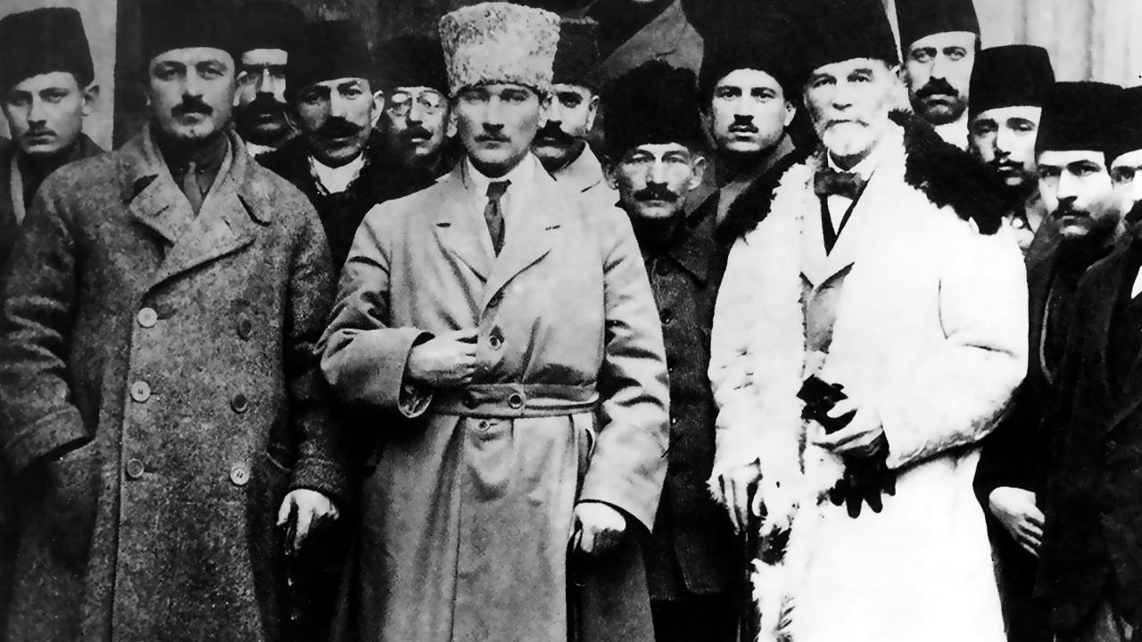 Mustafa Kemal Sivas Kongresi öncesi heyeti temsiliye üyeleriyle birlikte
