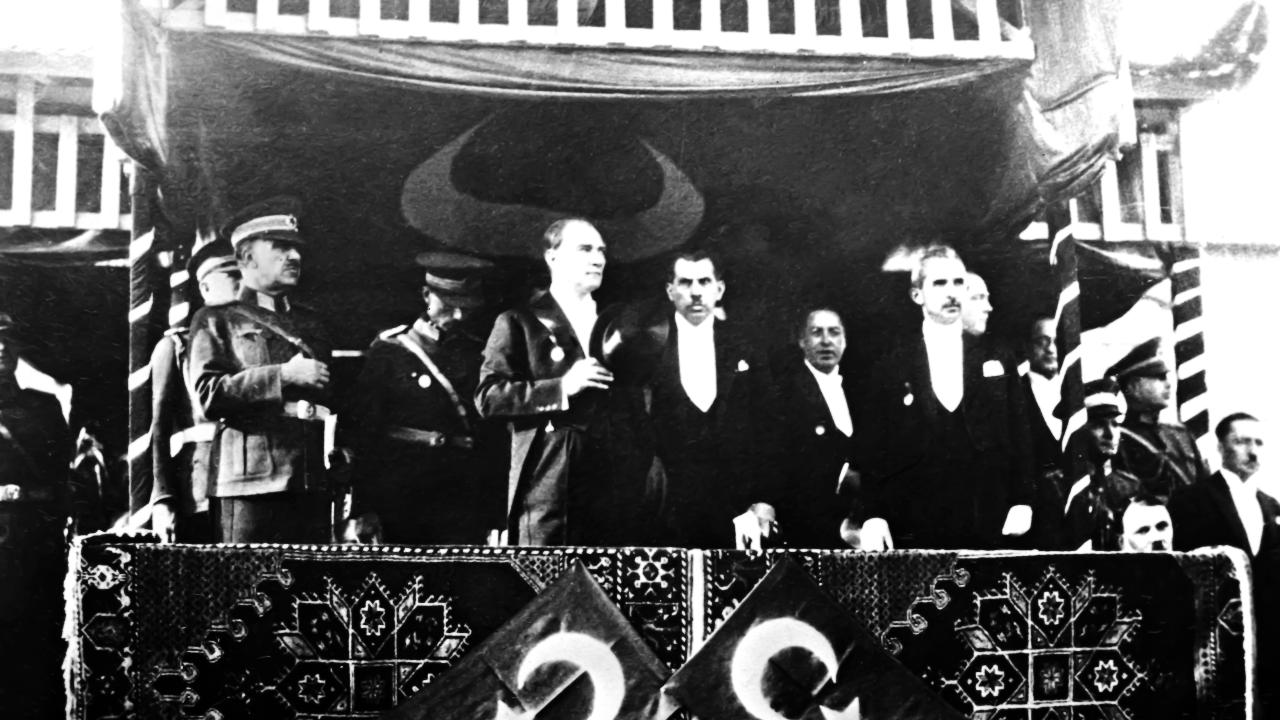 Cumhurbaşkanı Atatürk Cumhuriyet Bayramı geçit töreninde