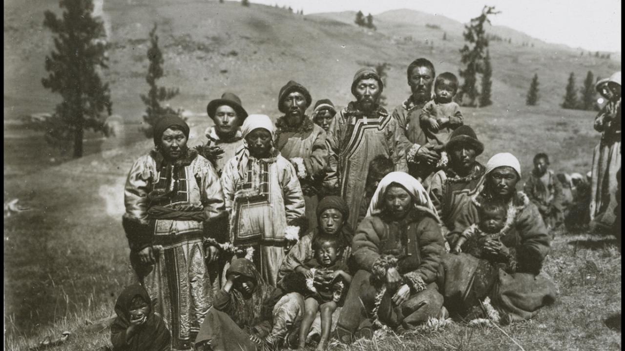 Buzuq qizlar porno rasmlar Lola va Baks-Banya bilan porno