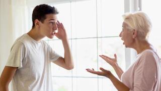 Sorumluluk almayan oğullarını mahkemeye verdi