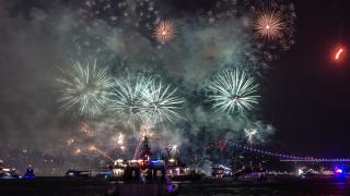 Cumhuriyet'in 100. yıl coşkusu gökyüzüne yansıtıldı