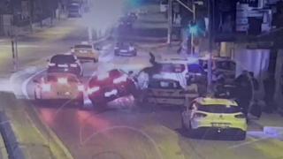 Alkollü sürücünün çarptığı bekçi, başka bir aracın tavanına düştü