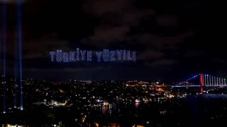 İstanbul Boğazı'nda dronla 100. yıl gösterisi