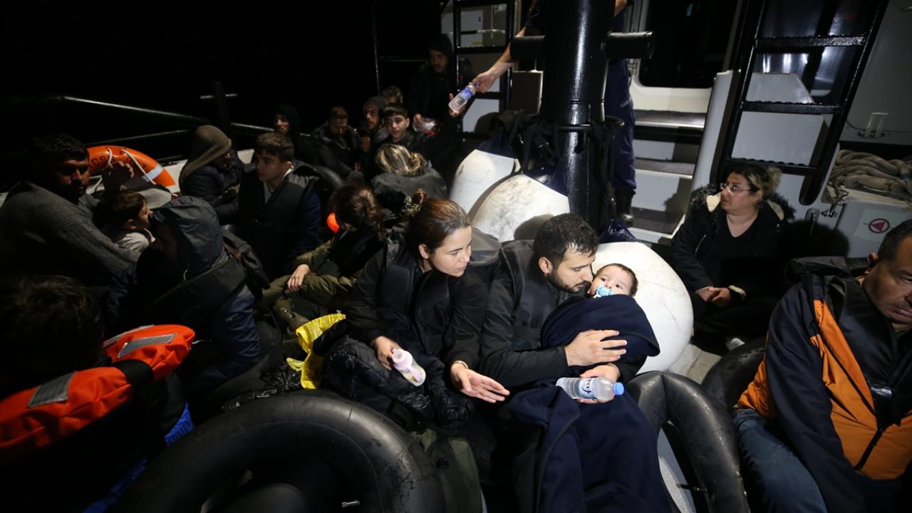 İçi benzin dolu bidonlarını aldılar