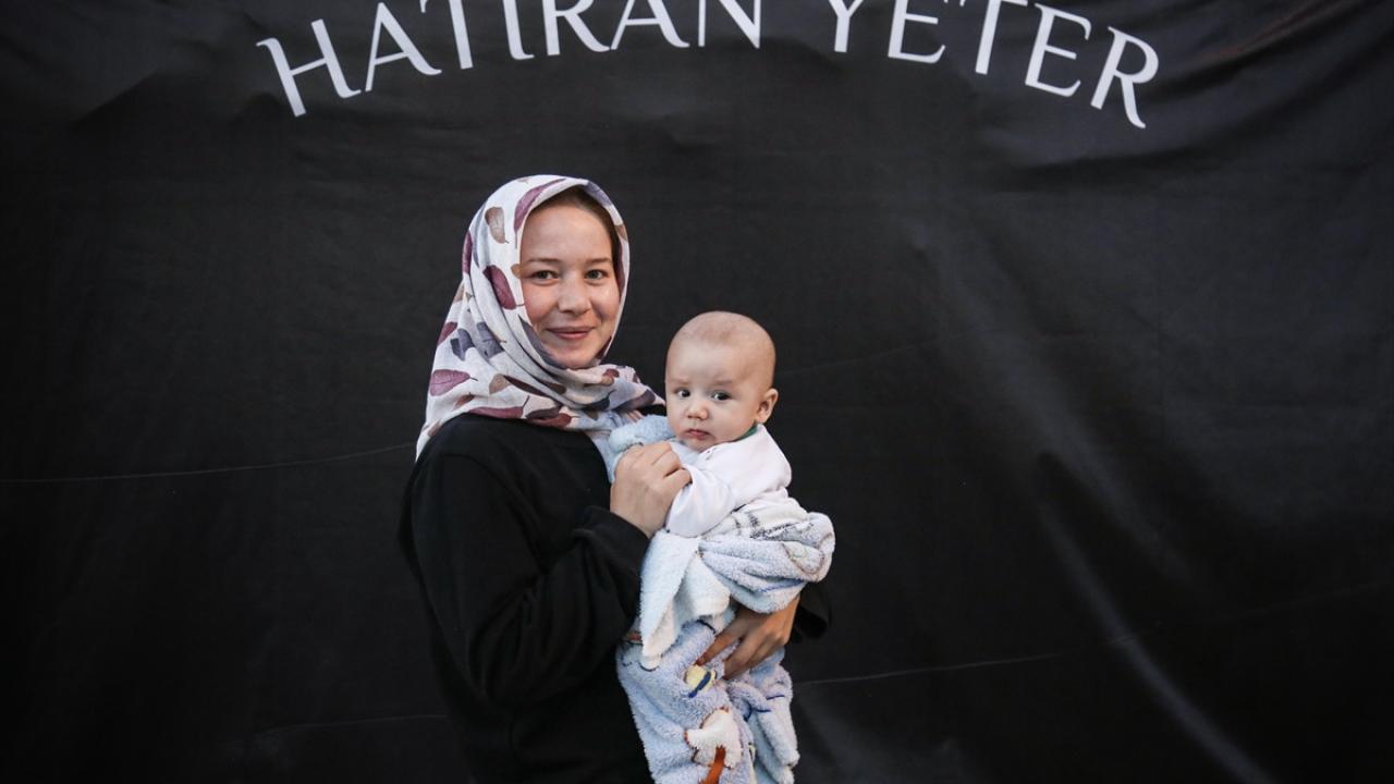 3 aylık bebeğinin ilk fotoğrafını gönüllüler çekti