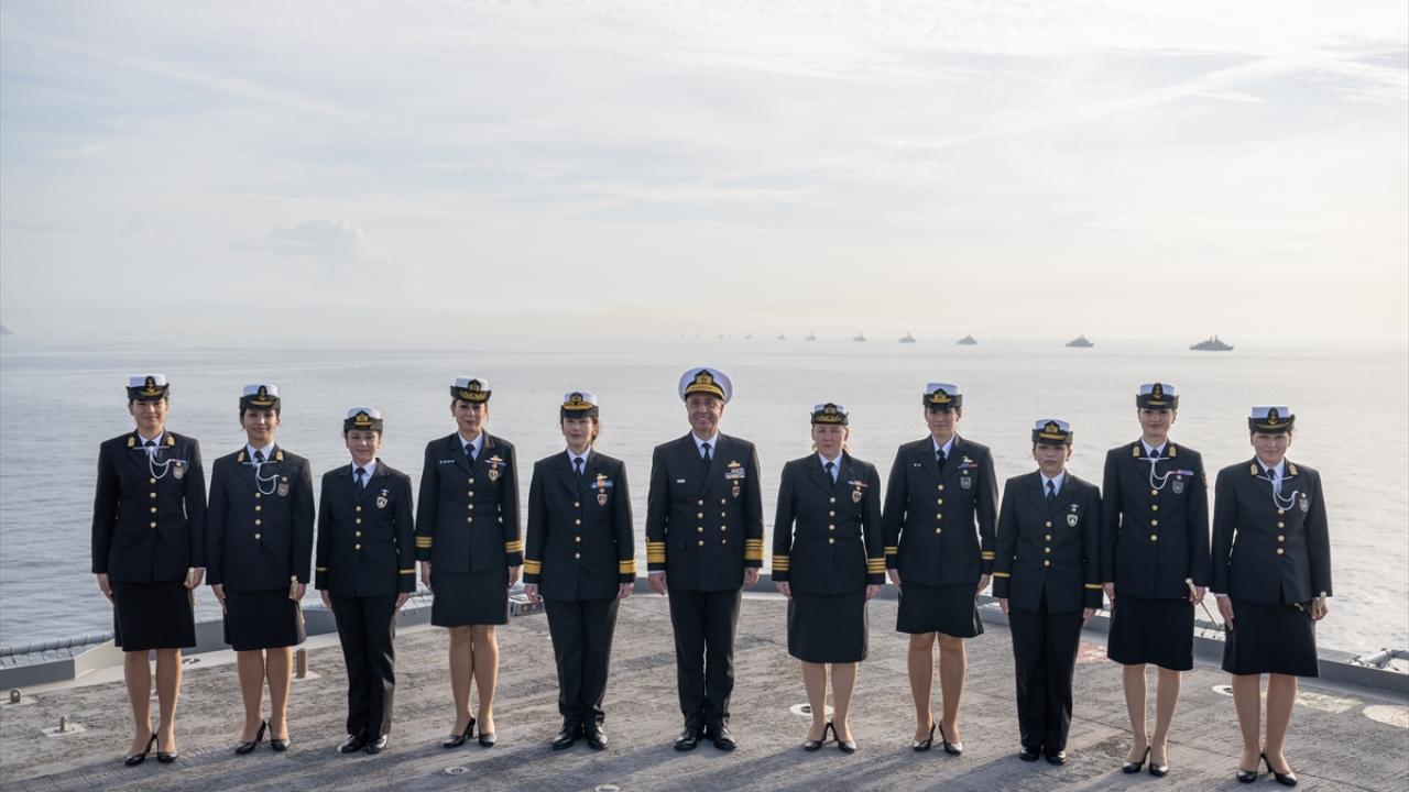 "Milletinin emrinde görevinin başında"