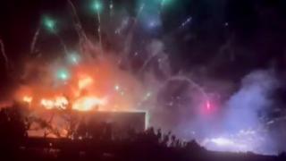 Havai fişek yüklü tır otoyolda alev aldı