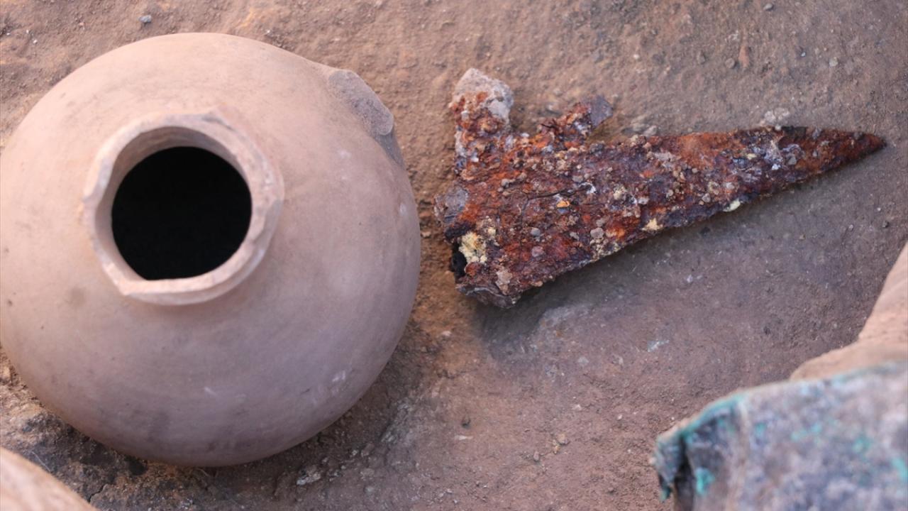 "Kapların yanında demir bıçaklar ortaya çıktı"