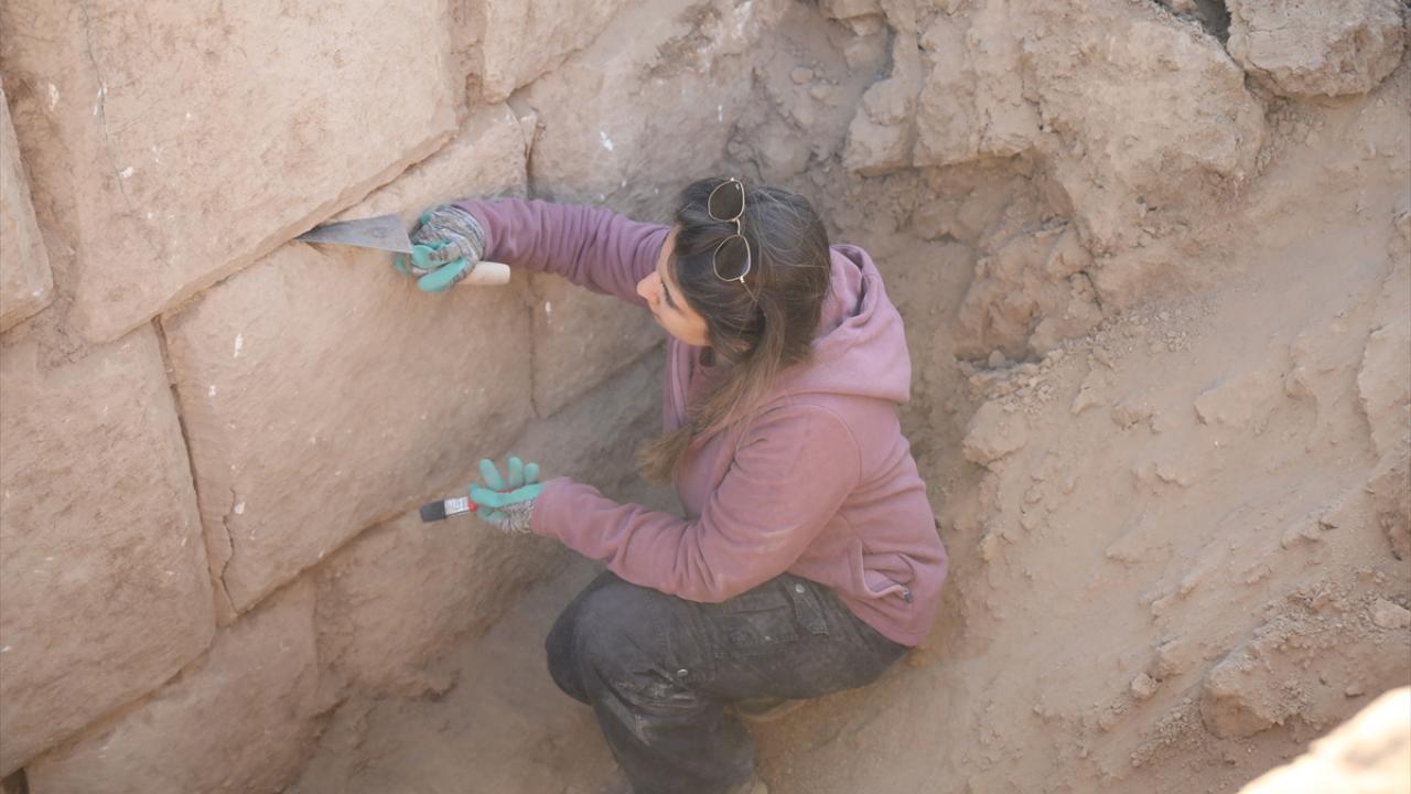 "Kitabelerin tercüme çalışmaları devam ediyor"