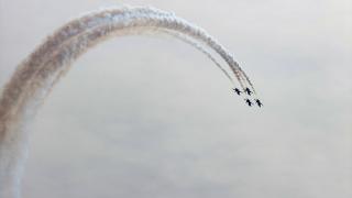 Türk Yıldızları Antalya semalarında "Ata'ya saygı" uçuşu yaptı