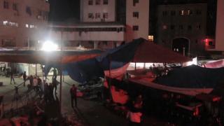 İsrail savaş uçakları Gazze'de yine hastanelerin çevrelerini vurdu