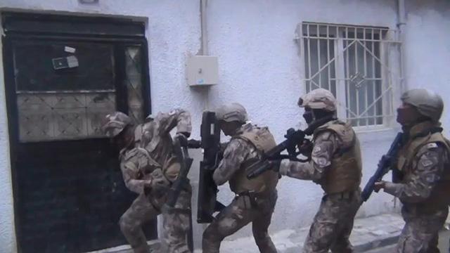 Bursa'da �e�itli su�lardan aranan 121 ki�i yakaland�