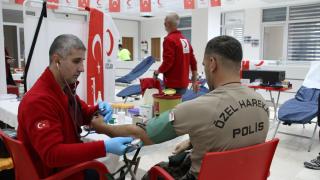 Edirne'de polislerden kan bağışına destek