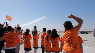 SOLOTÜRK ve Türk Yıldızları, lösemili çocuklar için gösteri uçuşu yaptı