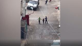 Gazze'ye yağmur yağdı: Filistinli çocuklar böyle sevindi