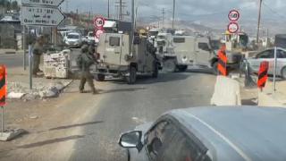 İsrail zırhlı aracı bir Filistinliye ait otomobili sürüklerken devrildi