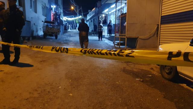 �zmir'de bir d���nde ate� a��ld�: 1 �ocuk �ld�, 7 ki�i yaraland�