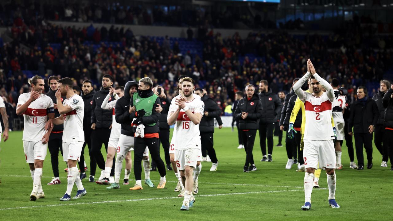 Gençlik ve Spor Bakanı Osman Aşkın Bak: Bizleri gururlandırdılar