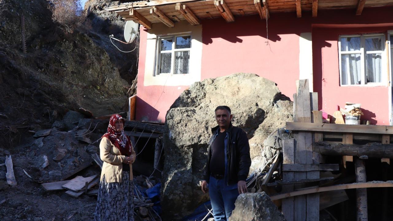 "Bütün evlerde kaya gelme tehlikesi var"