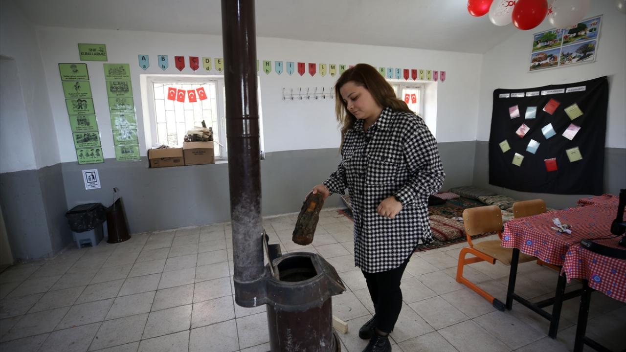 "Öğrencilerim ve velilerin desteğiyle soba yakmayı öğrendim"