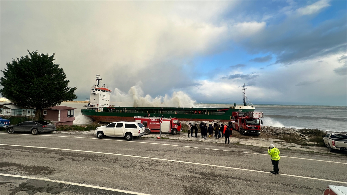 Cide-Bartın yolunda ulaşım tek şeritten sağlanıyor