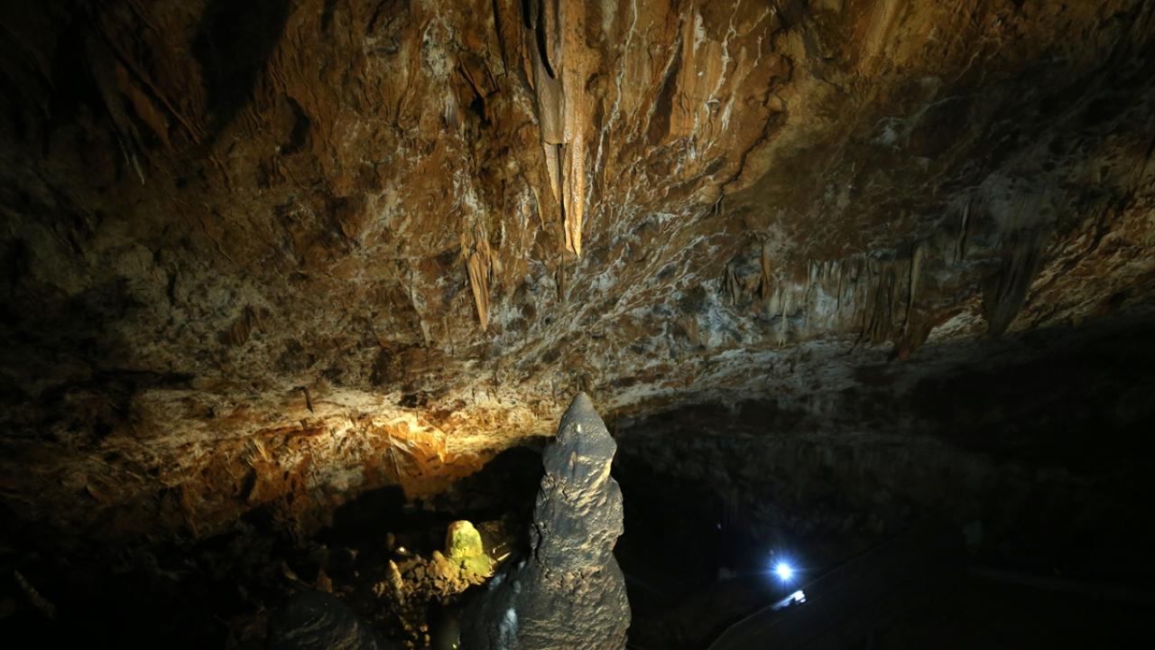 "Sarkıt ve dikitlerin bir santiminin oluşması 16 yıl sürüyormuş"