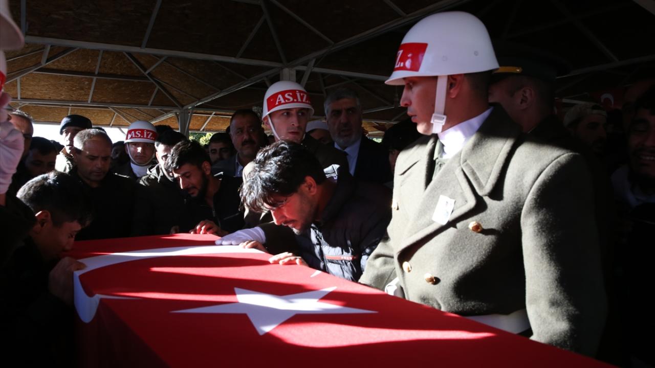 Şehit Piyade Sözleşmeli Er Fevzi Kızıltaş, Şanlıurfa`da son yolculuğuna uğurlandı