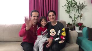 6 yaşındaki Yazgül, işitme engelli ailesinin duyan kulağı, konuşan dili