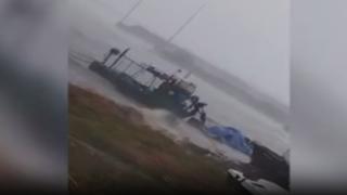 Fırtınada mahsur kalan balıkçıyı oğlu kurtardı