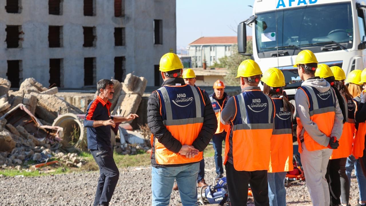 "Nasıl daha faydalı olabilirim düşüncesiyle AFAD gönüllüsü olmaya karar verdim"