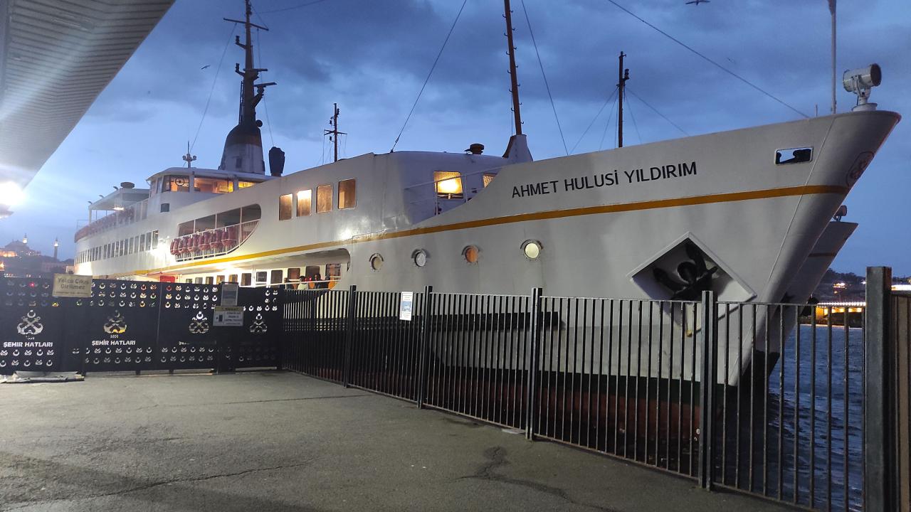 Vapur seferleri iptal edilince Marmaray ve metrobüste yoğunluk oluştu