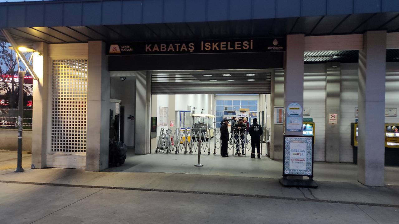 Vapur seferleri iptal edilince Marmaray ve metrobüste yoğunluk oluştu