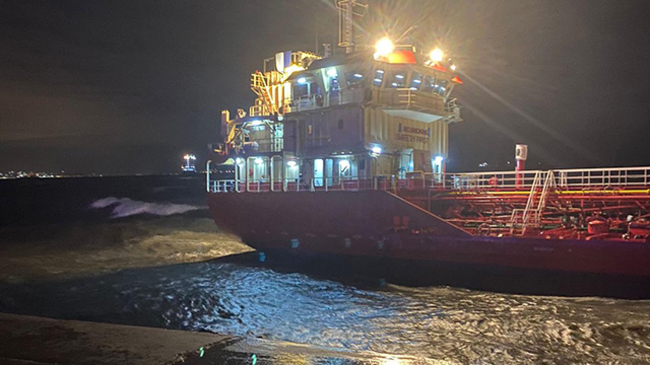 İstanbul'da tanker karaya oturdu