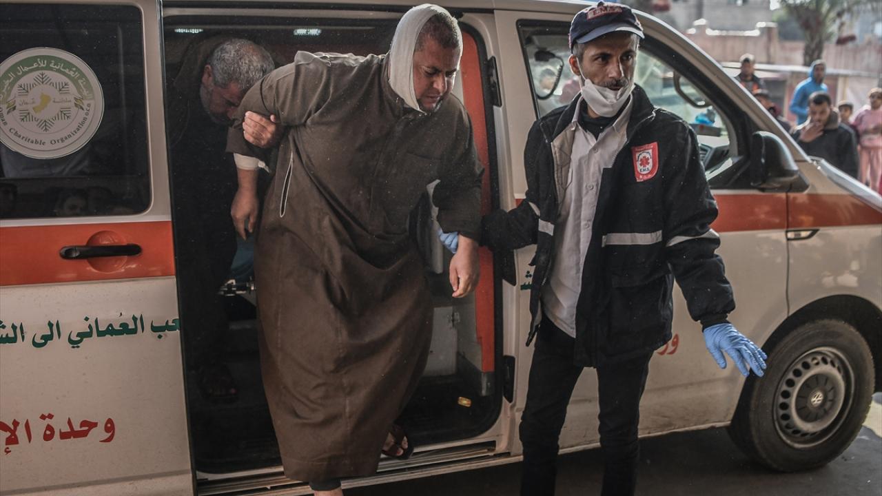 İsrail savaş uçakları Gazze`nin üzerinde