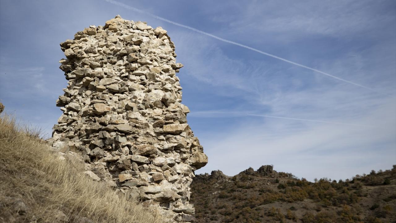 Kalede 2 ayrı döneme ait kalıntılar var
